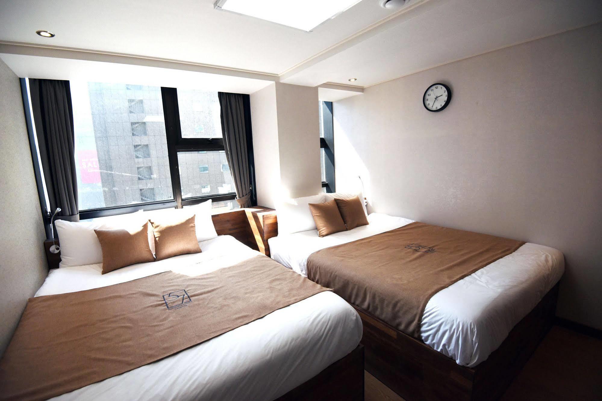 57 Myeongdong Hostel Сеул Экстерьер фото